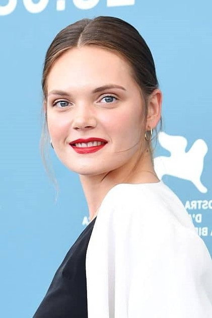 Sandra Drzymalska as Anka Modzelewska