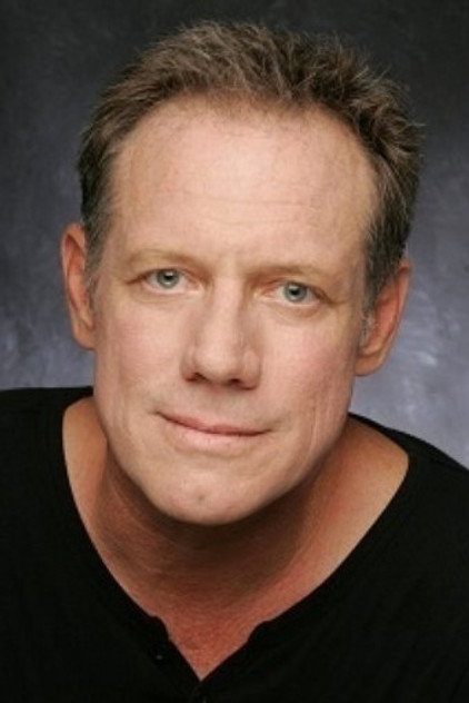 Fredric Lehne como Fred Grover