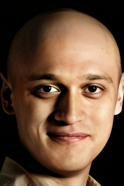 Onur Akgülgil as Cezmi