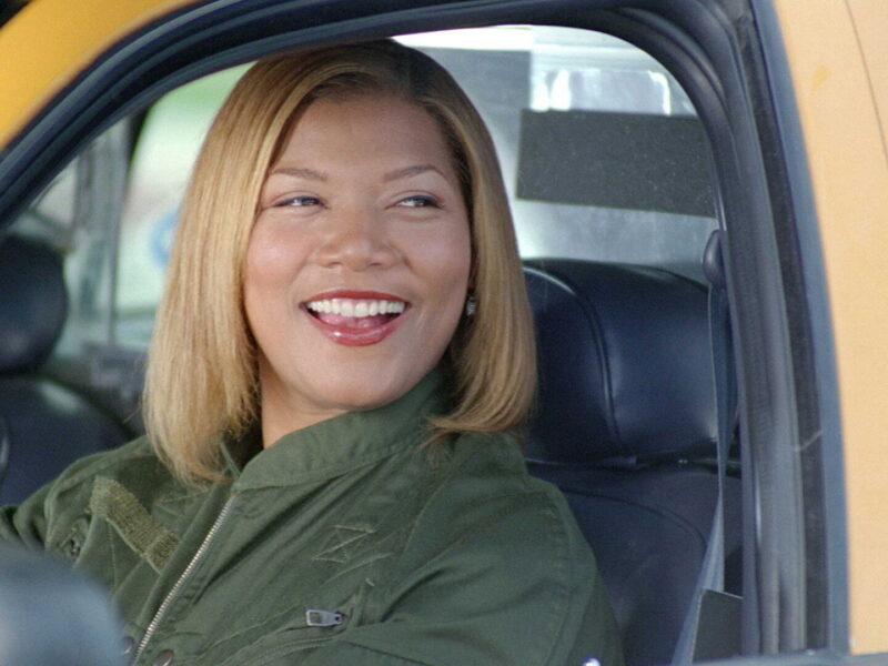 Queen Latifah: वह कलाकार जिसने खुद को रानी घोषित किया और पैंतीस साल साबित करती रही