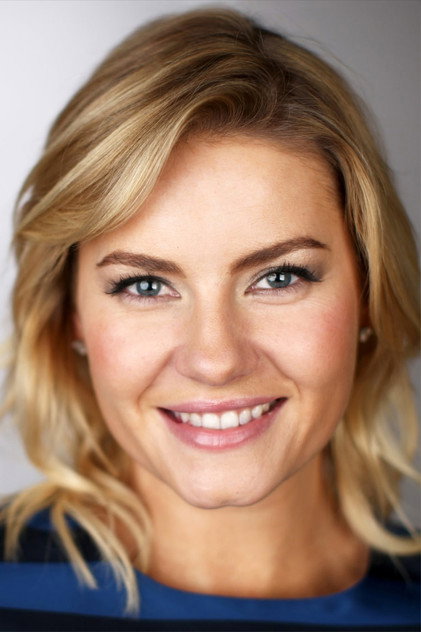 Elisha Cuthbert como Andrea
