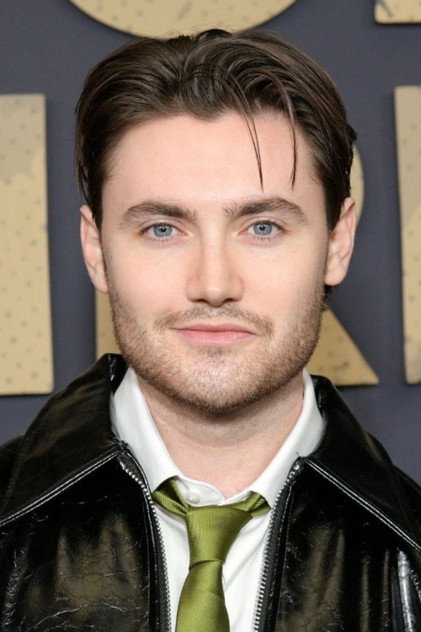 Spencer MacPherson as Xavier Baxter