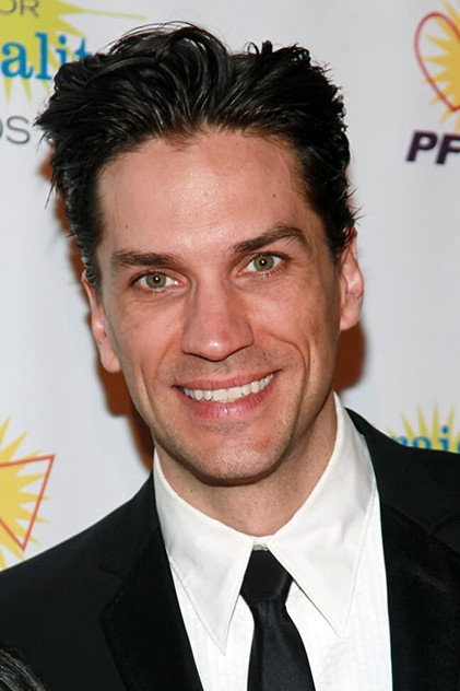Will Swenson como Sebastian Fairmont
