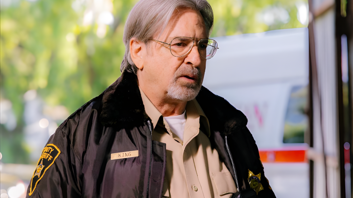 Robert Carradine in uniform as sheriff in The 3 Killer Pigs