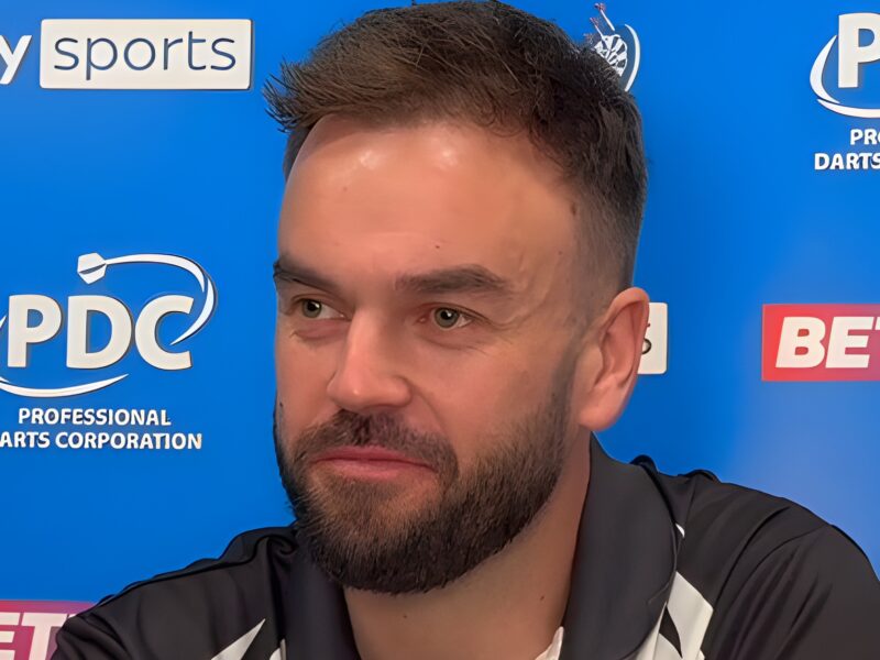 Ross Smith vence a World Series of Darts Finals e encerra a série perfeita de Luke Littler