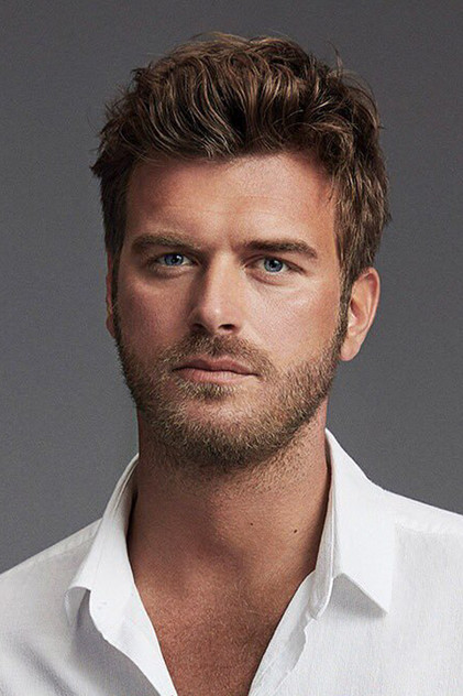 Kıvanç Tatlıtuğ as Yalın