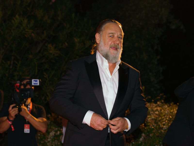 Russell Crowe aduce „What Love Builds” la Veneția — mărturisirea unui câștigător de Oscar care ar prefera să fie muzician