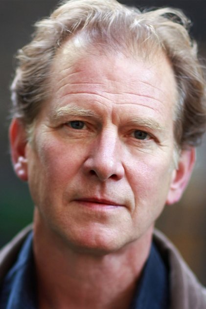 James Wilby como Thomas