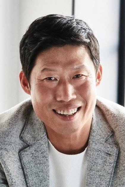 Yoo Hai-jin como Park Cheol-gu