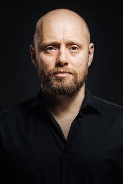 Aksel Hennie como Bruno