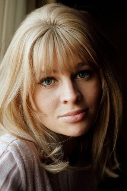 Julie Christie como Laura Baxter