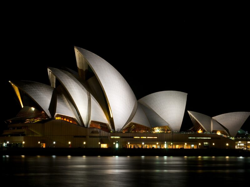 Da Hydra a casa: Angus & Julia Stone aprono la stagione 2027 del Forecourt di Sydney