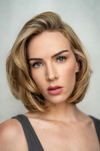 샬롯 커크 역 Grace Haverstock