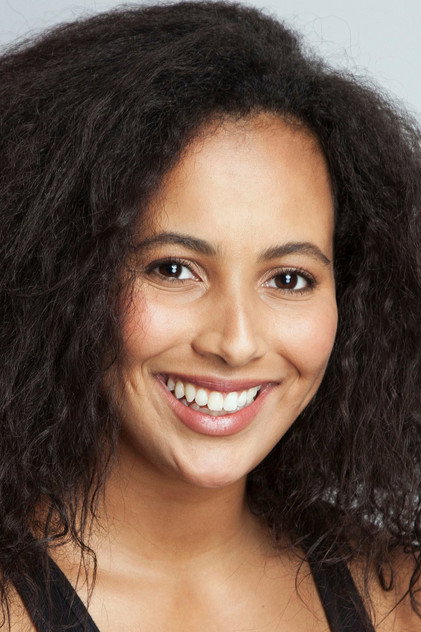 Amara Pedroso como Maya