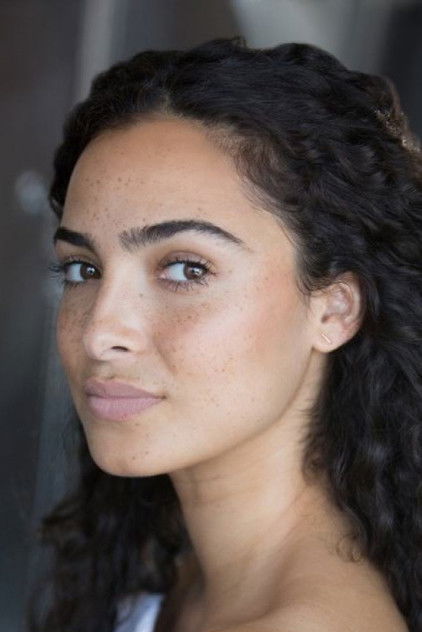 Anna Shaffer como Triss Merigold