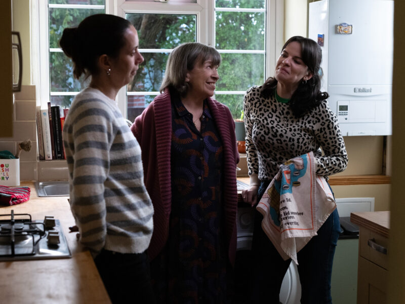 «Tender Loving Care»: nhân viên xã hội của Kate O’Flynn mới là chủ đề thật của Mike Leigh