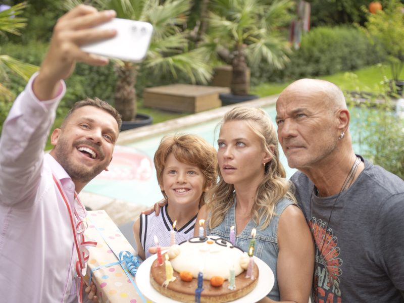 El regalo de cumpleaños llega a Netflix: una pistola de juguete dinamita la fiesta infantil perfecta