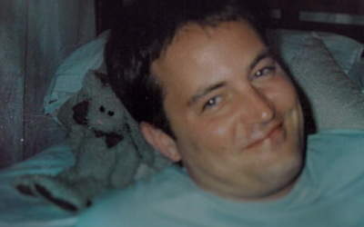 El de Matthew Perry llega a Netflix sin el reparto de Friends y con su hermana ante la cámara