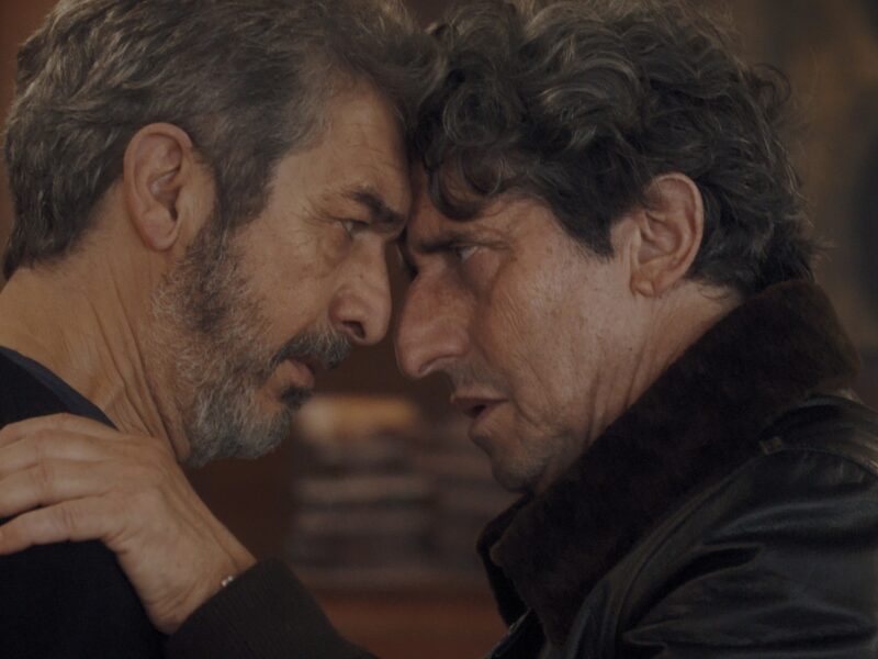 Netflix’in Sıra Dışı Bir Terapi filmi: yazamayan bir romancı, kuralsız bir psikanalistin karşısında