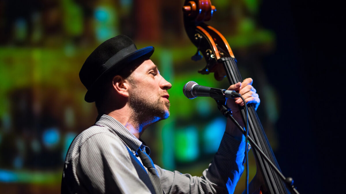 Tom Waits, der Außenseiter, der die amerikanische Musik zweimal neu erfunden hat