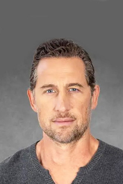 Jason Tremblay als Officer Derry
