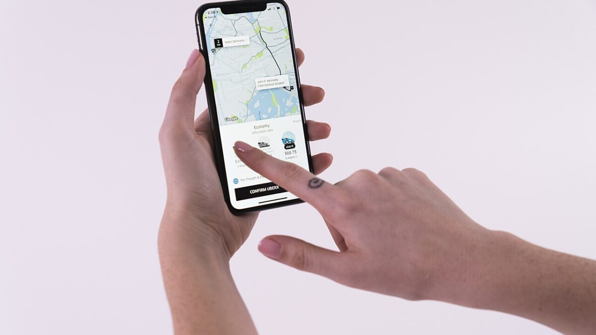 Uber опередил Waymo с первыми роботакси в Лондоне, но за рулём по-прежнему человек