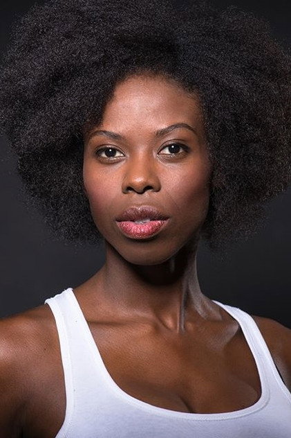Hannan Younis como Darla Gurney