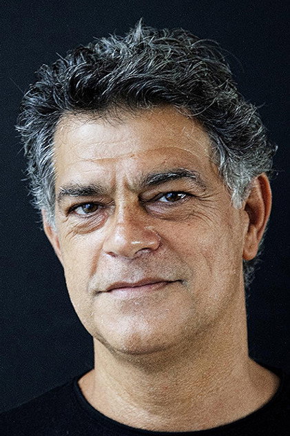 Eduardo Moscovis as Claúdio Antunes Brandão