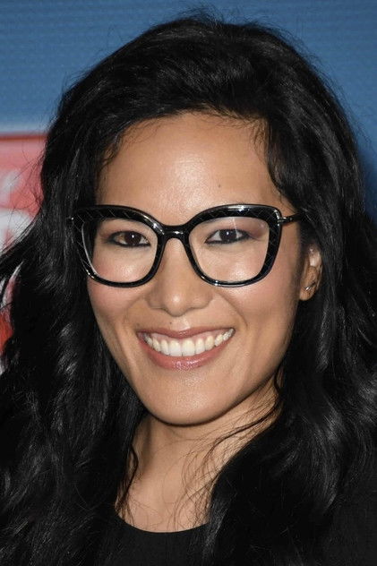 Ali Wong como Ellen Yee