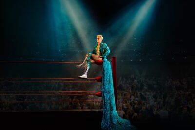 『Cassandro』：ベルナルの生々しい演技が、プロレス伝記映画を押し上げる