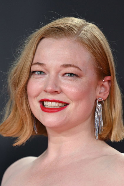 Sarah Snook como The Unmarried Mother