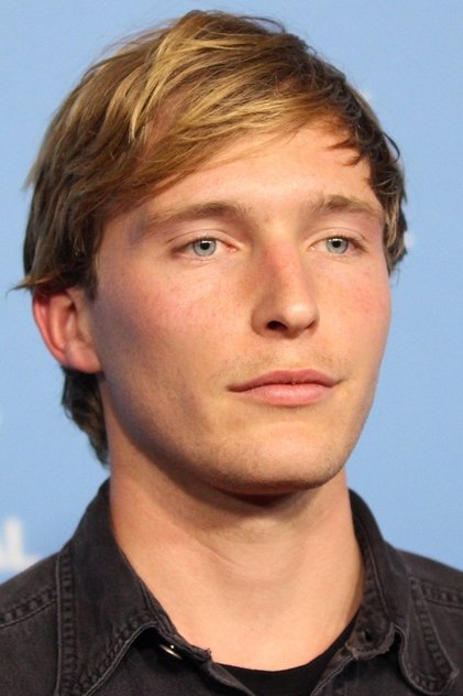 Sean Keenan en tant que Sven