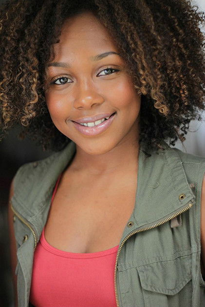 Emyri Crutchfield como Kelly Haines