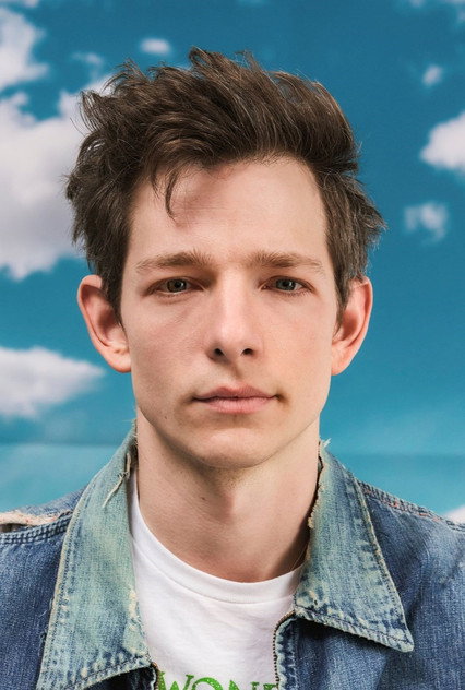 Mike Faist como Charles Trask