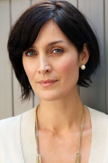Carrie-Anne Moss como Trinity / Tiffany
