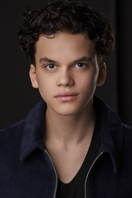 Dylan Schombing como Kyle Jr.