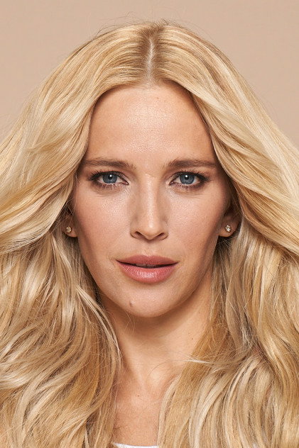 Luisana Lopilato como Manuela "Pipa" Pelari