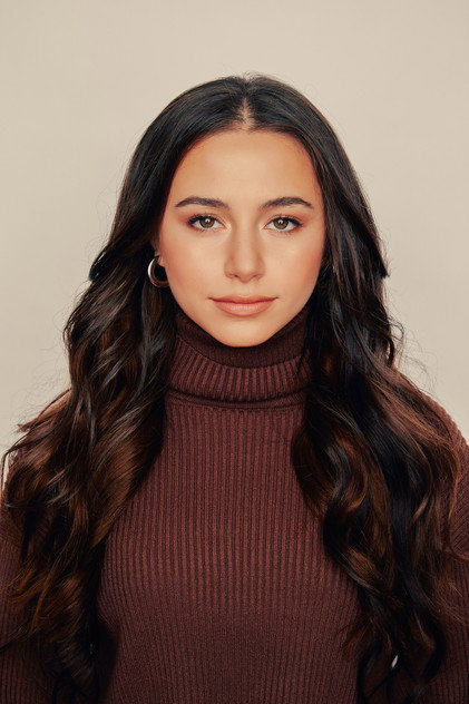 Sky Katz como Summer Torres