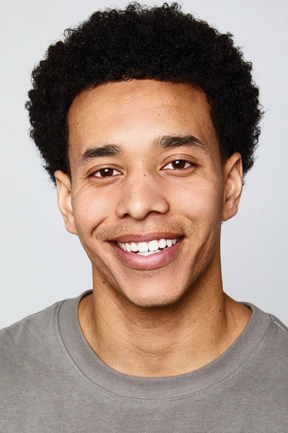 Dominic Goodman como Apollo Burns
