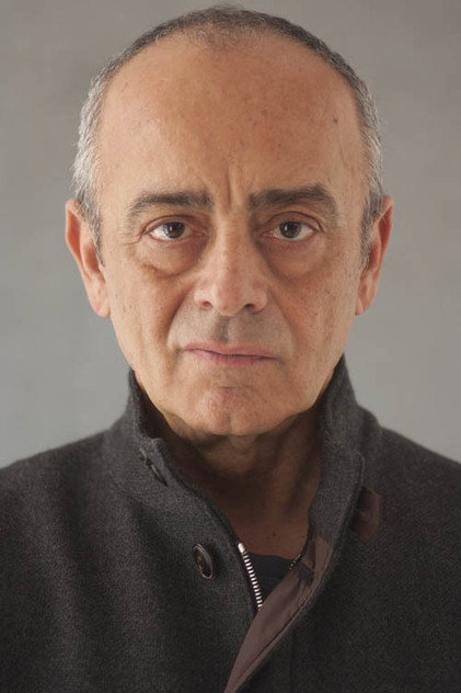 Enric Benavent como Father Toureaux