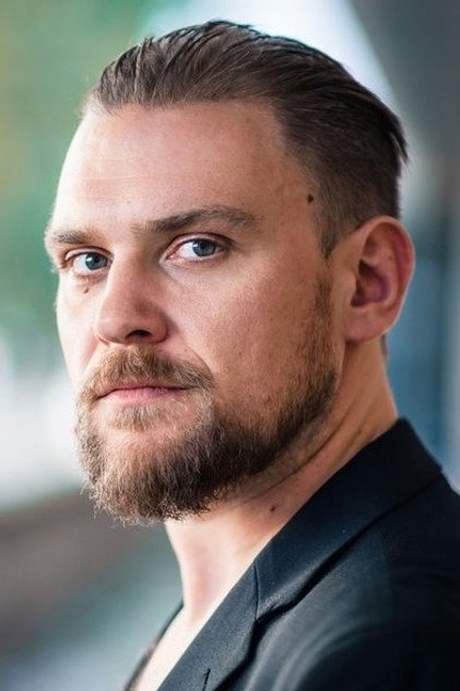 Florian Schmidtke as Dörfler