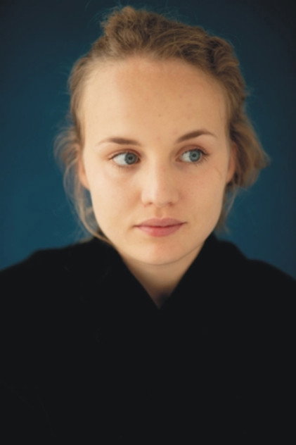 Luise von Finckh como Jule Andergast