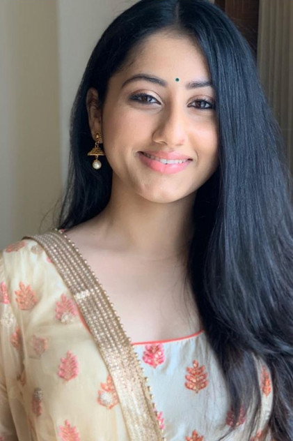 Mazel Vyas como Shuddh Singh's bride