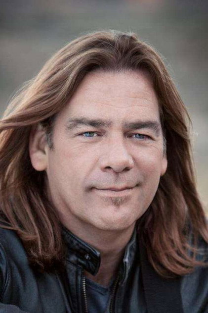 Alan Doyle 役 Self