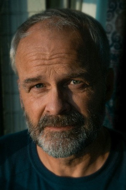 Johan Rheborg como Nicholas