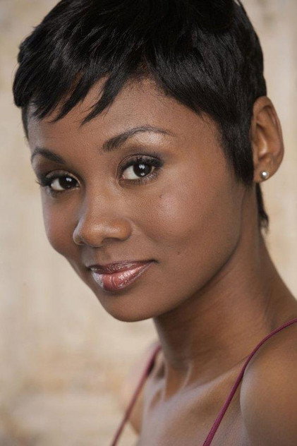 Emayatzy Corinealdi dans le rôle de Jax Stewart