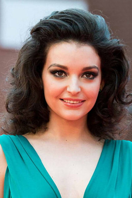 Maria Dębska as Karen