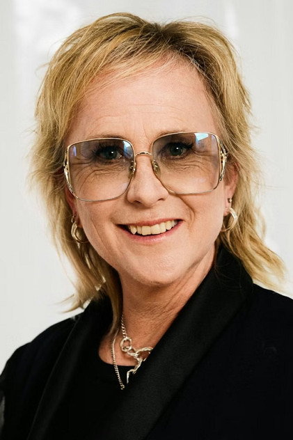 Lisbeth Wulff as Pia Munk