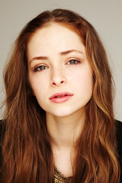 Ashleigh Cummings como Abby Conroy