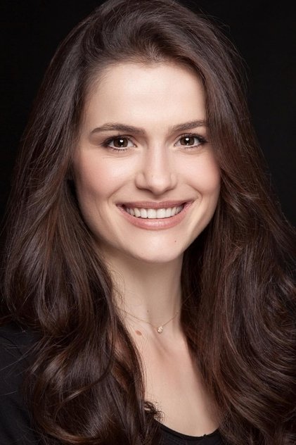Burcu Cavrar como Dilek Hemşire